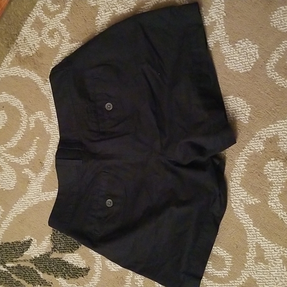 Old Navy black 5" shorts - Picture 2 of 6